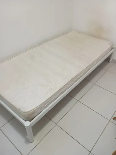 Cama de solteiro de ferro
