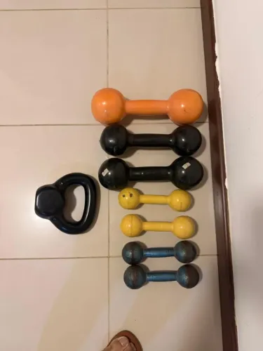 vdo barato ketlebell 4 + Alteres 7 pecas