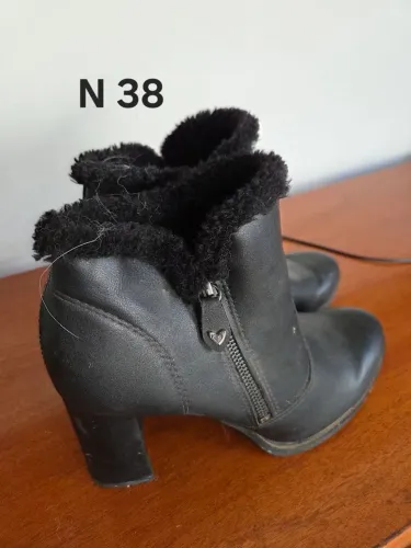 VENDO BOTINHAS, USADAS 1 UNICA VEZ