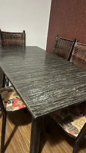 Mesa de pedra com 6 lugares 