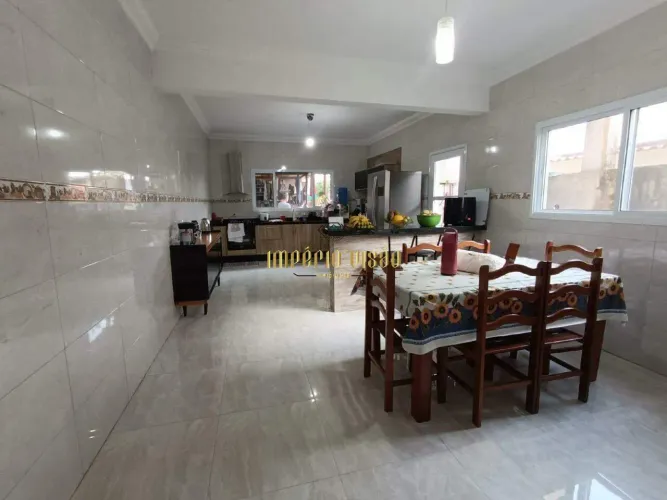 Casa á Venda com 4 quartos sendo 1 Suíte e com Edícula para Venda na Vila Urupês -Suzano /