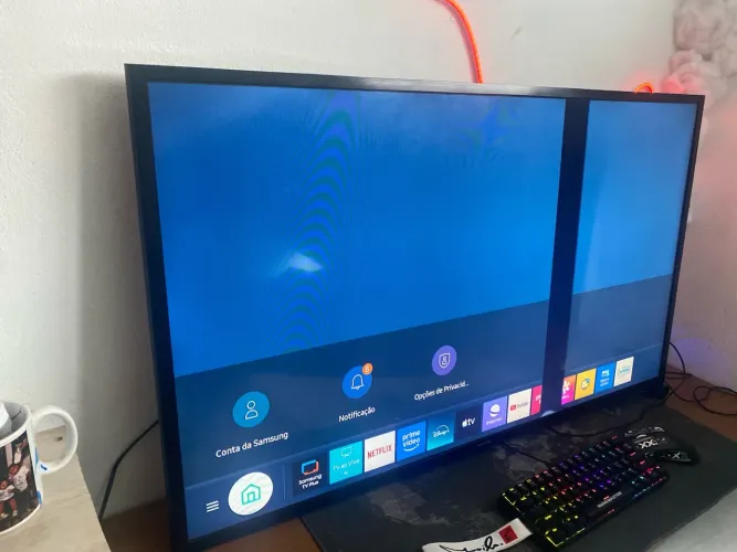 Vendo tv smart com mancha