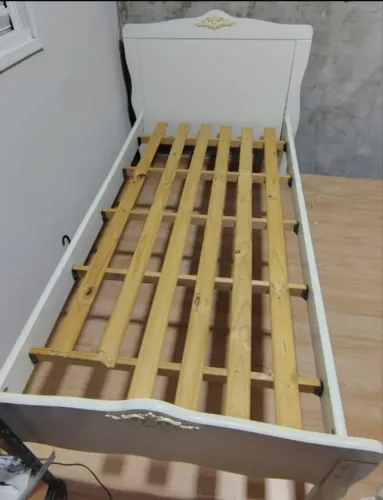 Vendo cama de solteiro 