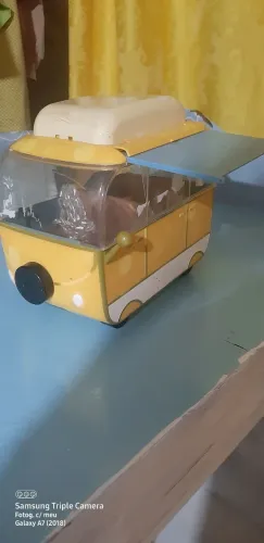 Peppa pig van de acampar