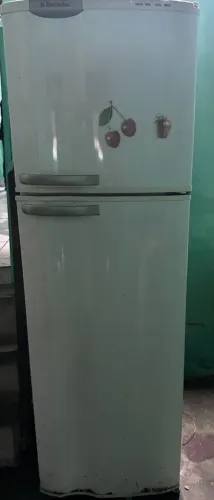 Geladeira Electrolux frost free DF34