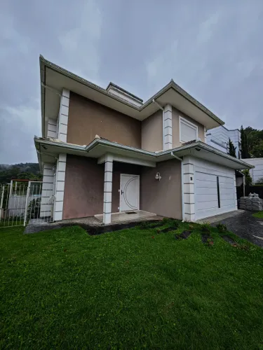Casa à venda em condomínio fechado no Córrego Grande  Florianópolis/SC