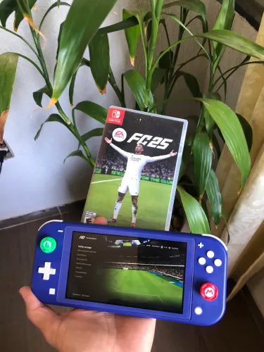 Nintendo Switch Lite + FC 25