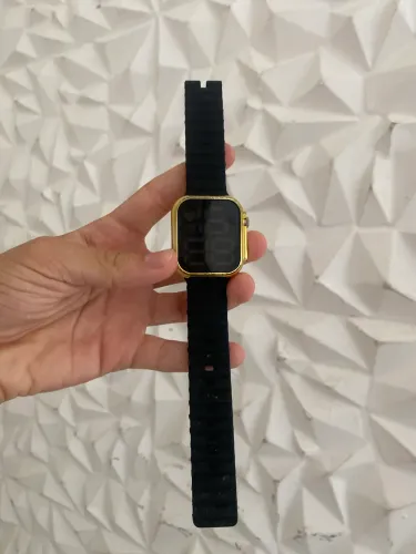 vendo 2 relógios, funcionando perfeitamente. mas sem o negócio de ataca.