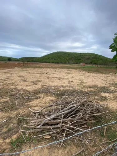 Vende-se 2 terrenos , um em frente ao outro