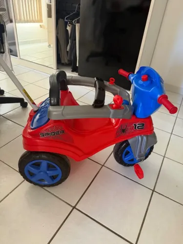 Carrinho infantil Homem-Aranha 2 em 1 