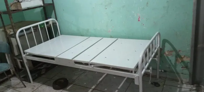 Cama hospital articulada