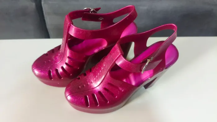 Melissa Aranha 79 16 Heel