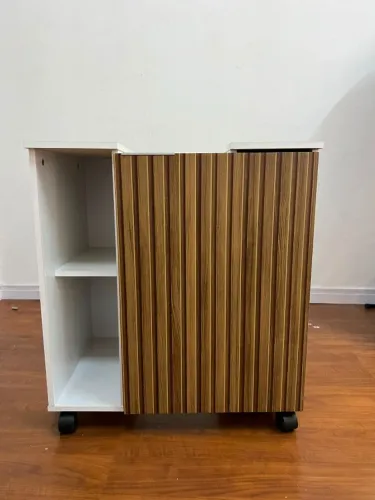 Gabinete para pia de banheiro com coluna