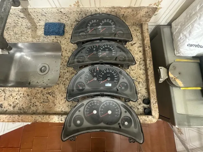 Painéis de instrumentos GM Corsa Montana e Montana