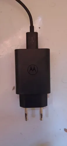 Vendo um carregador original Motorola Turbo entrada tipo C