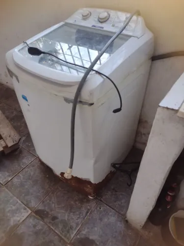 Máquina de lavar funcionando