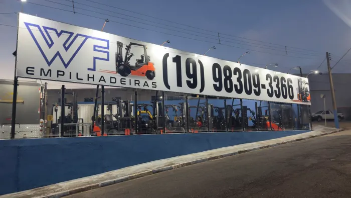 Vendo empilhadeiras Toyotas semi novas.