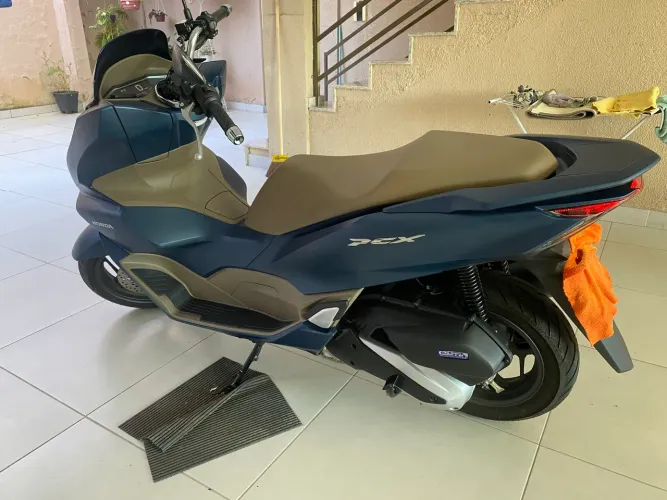 Honda PCX DLX 2024 Azul - Apenas 2.700 km | Top de Linha | Estado de Zero