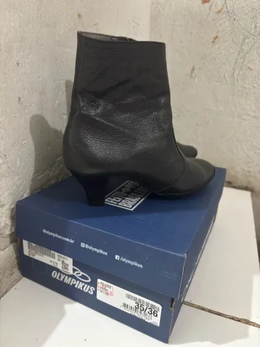 Bota de couro em ótimo estado 