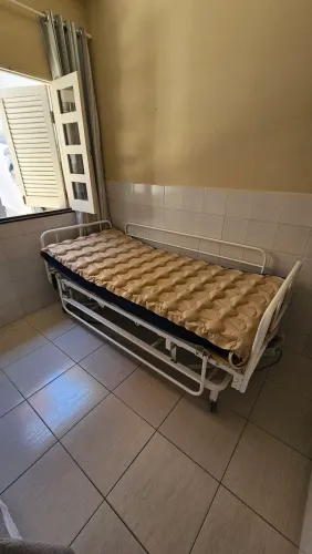 Cama Hospitalar Elétrica 3 Movimentos + Colchão Anti Escaras - Seminova