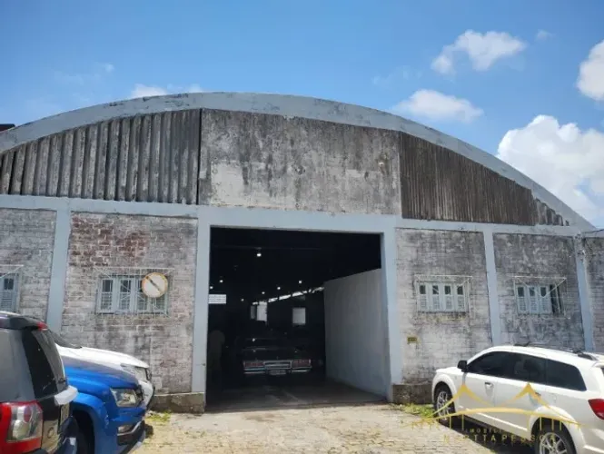 Ótimo Galpão em Tirol Próximo a Praça Augusto Leite com 1.000m², Estacionamento