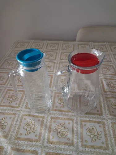 2 jarras de vidro