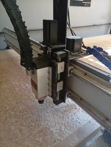 Maquina CNC ROUTER FORTE E ROBUSTA