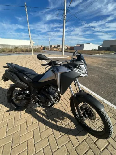 XRE 300 SAHARA 2024
