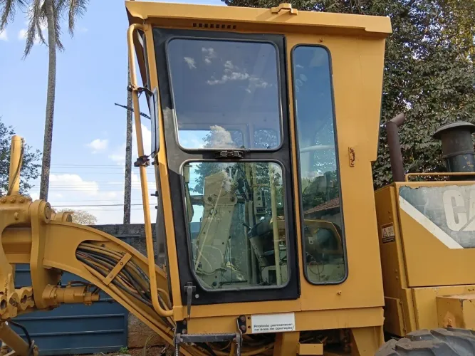 Vendo Motoniveladora Caterpillar modelo 12H ano 2001