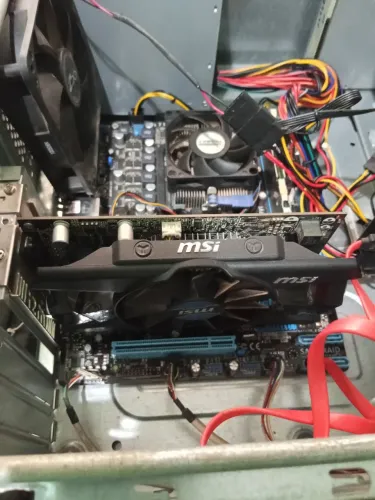 Placa de vídeo Amd Radeon r7 200 2gb