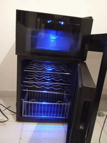 Adega climatizada Midea 