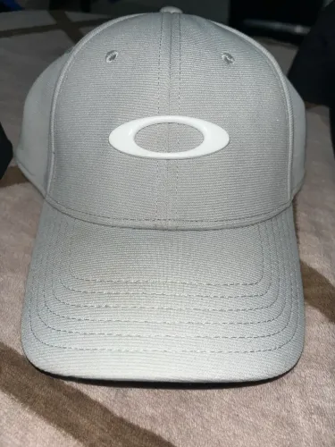 Boné Oakley 
