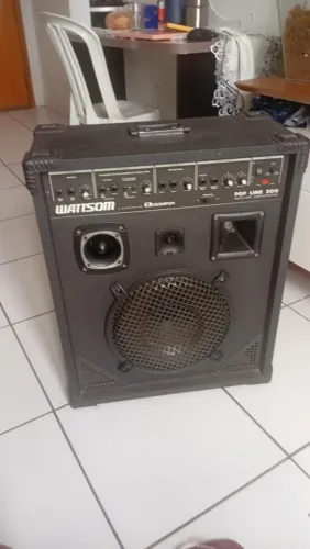 Caixa de som amplificada