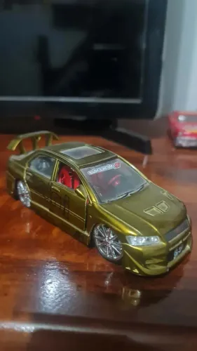 Saico - Mitsubish Lancer Evolution Evo 7 Dourada - Escala 1/32