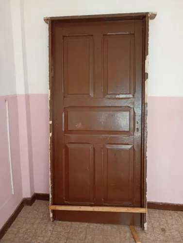 Portas madeira maciça: R$200,00 cada