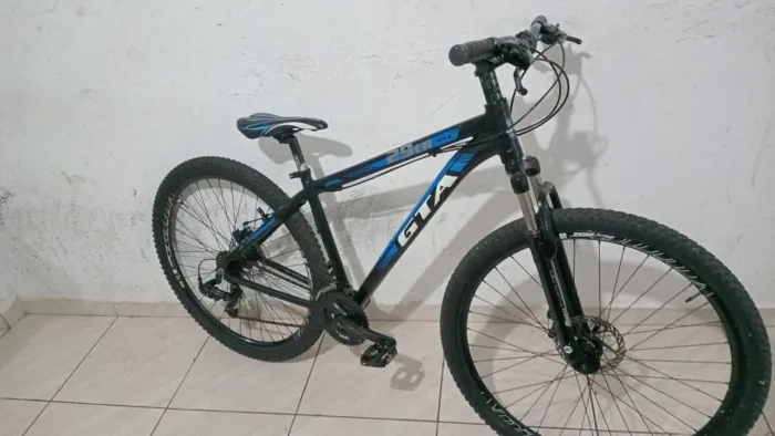 Bicicleta em alumínio aro 29 impecável posso levar com taxa