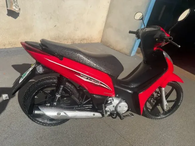 Biz 125 EX primeiro dono ,dois pneus novos tudo em dia