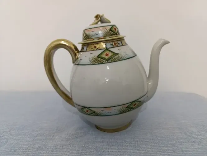Bule vintage de porcelana fabricado no Japão na década de 1930