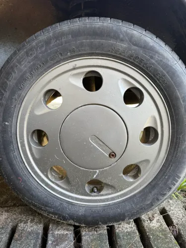 Vendo roda pingo d?água com pneus bons 