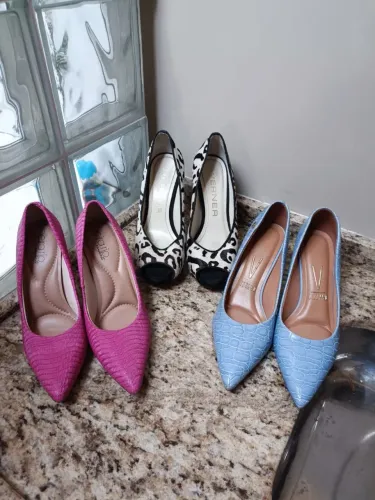 3 sapatos tamanho 35