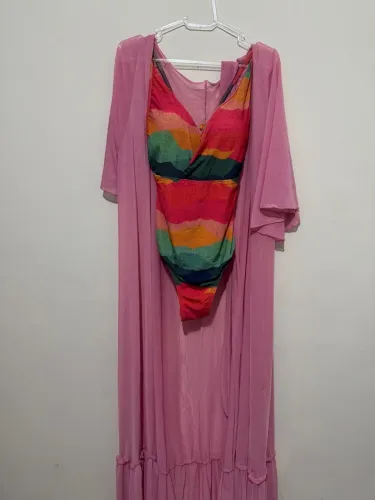 saída de praia longa de chiffon rosa