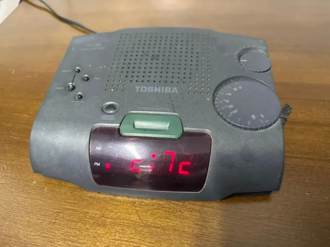 Antigo Radio Relógio Toshiba funcionando