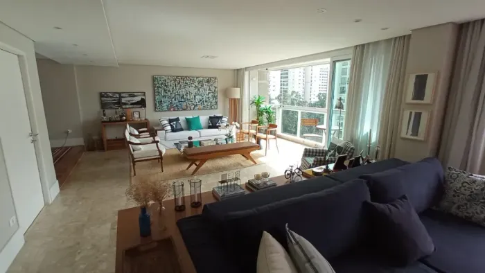 Apartamento para aluguel tem 203 metros quadrados com 3 quartos
