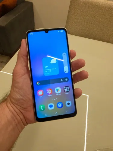 Samsung Galaxy A05 - Excelente Estado + Acessórios (Carregador e Case)