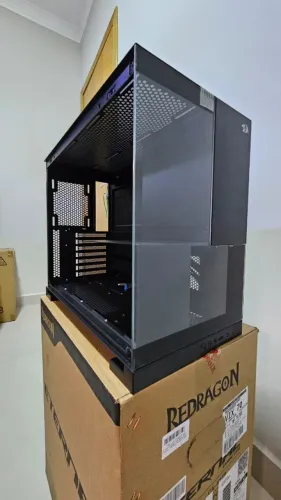 Gabinete Gamer Redragon Eternal, ATX, Suporte para action figure