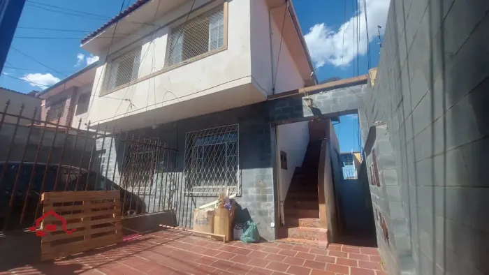 Casa para Alugar com 4 Quartos, Suíte e 1 Vaga no Bairro Carlos Prates em Belo Horizonte/M