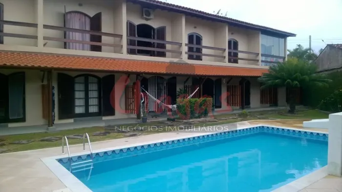 VENDE-SE | SOBRADO EM CONDOMÍNIO FECHADO | MARTIM DE SÁ.