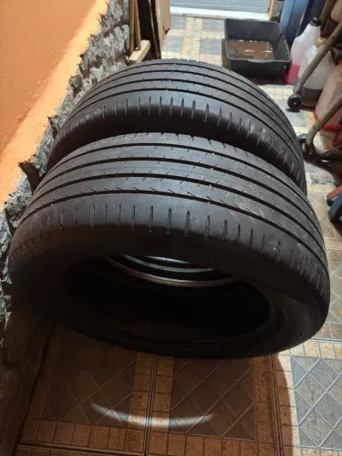 Par de Pirelli 225/55 R18