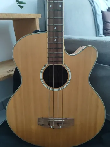Baixolão personalizado de Luthier 