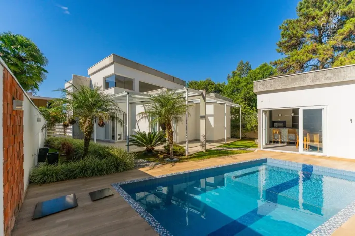 Casa em Condominio no Village Wolf, 04 Quartos, 05 Vagas, Piscina, Santa Felicidade, Curit